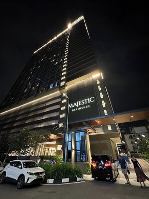 Estudi superior | Escriptori, planxa i posts de planxar, wifi gratuïta i roba de llit 