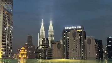 Bureau, fer et planche à repasser, Wi-Fi gratuit, draps fournis