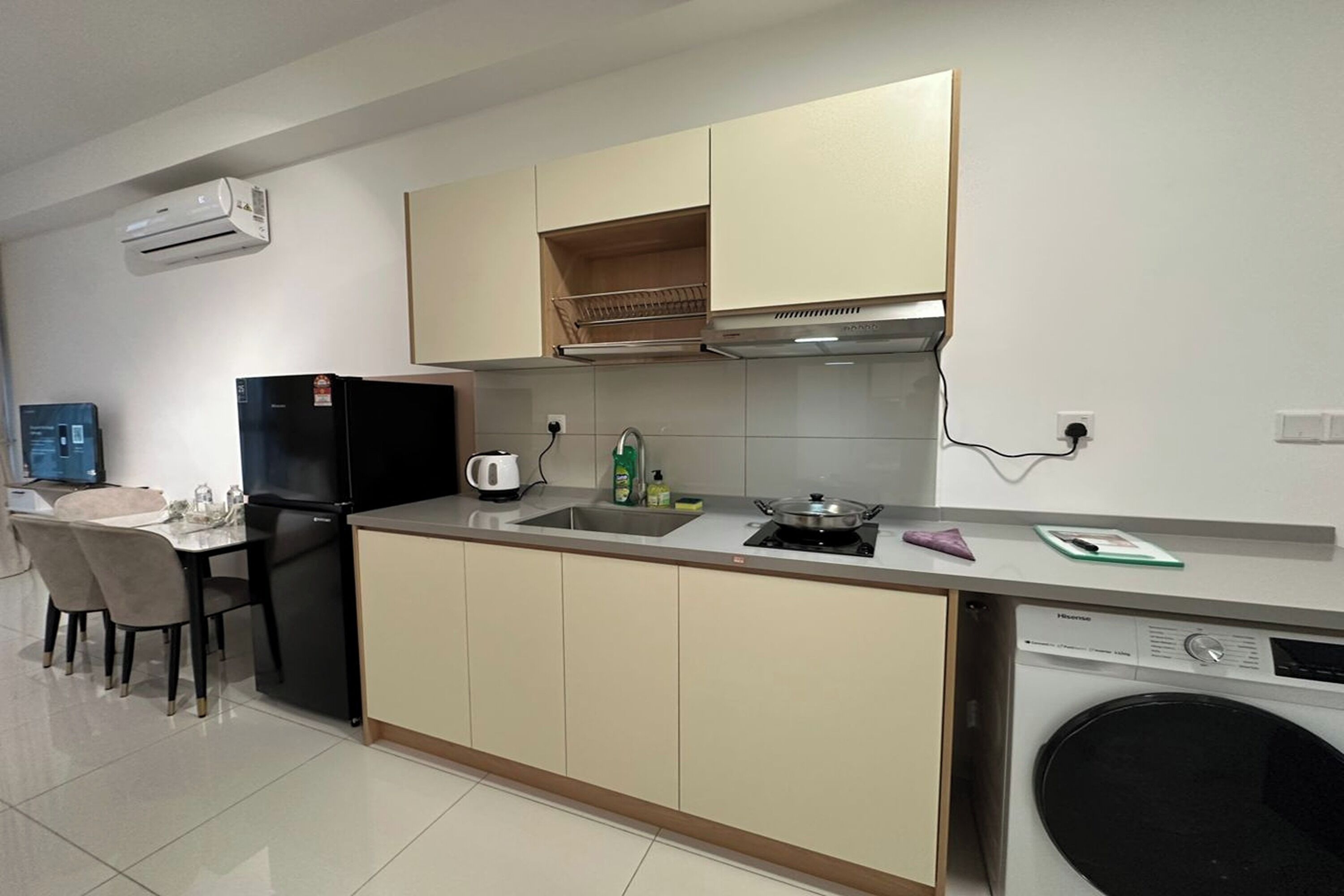 标准开间 | 私人厨房 | 冰箱、微波炉、电热水壶