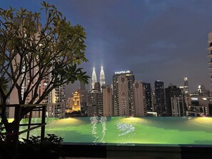 Estudi superior | Escriptori, planxa i posts de planxar, wifi gratuïta i roba de llit 