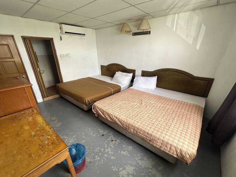 Free WiFi, bed sheets