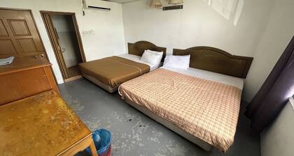 Hotel No.1 Lodge