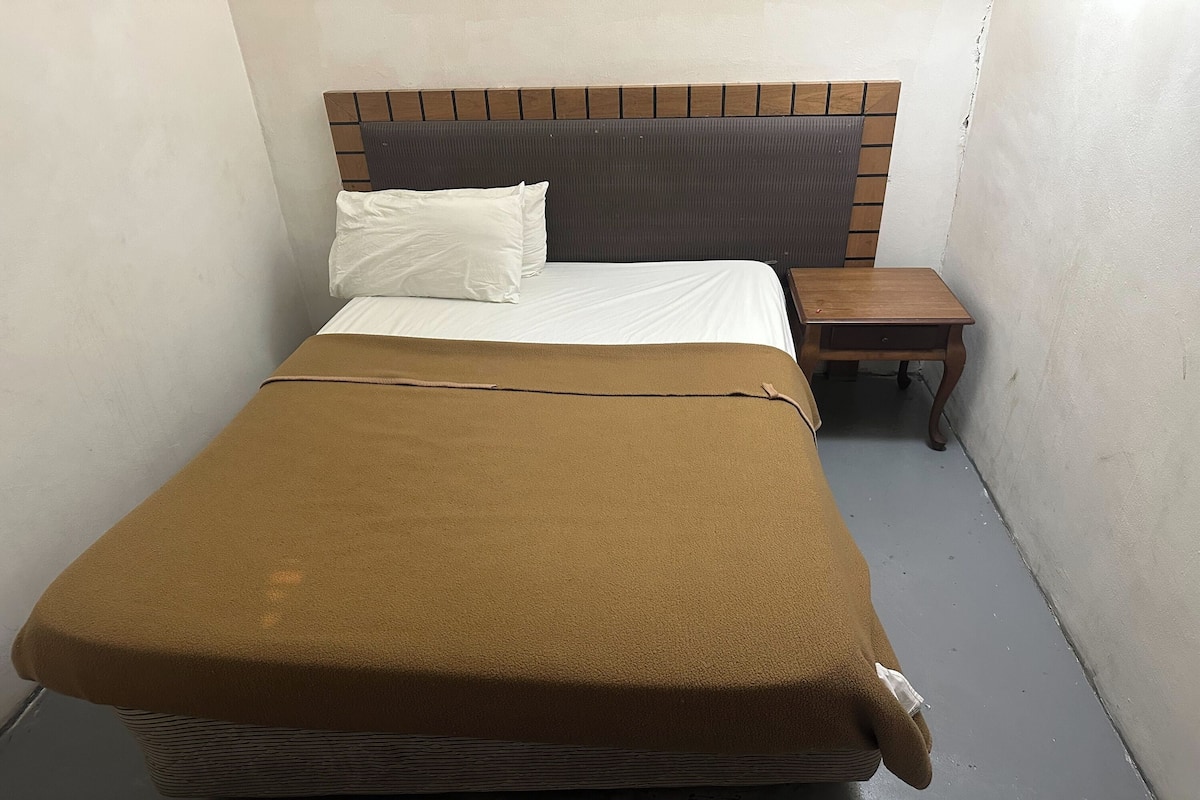 Habitación, 1 cama de matrimonio | Wifi gratis y ropa de cama