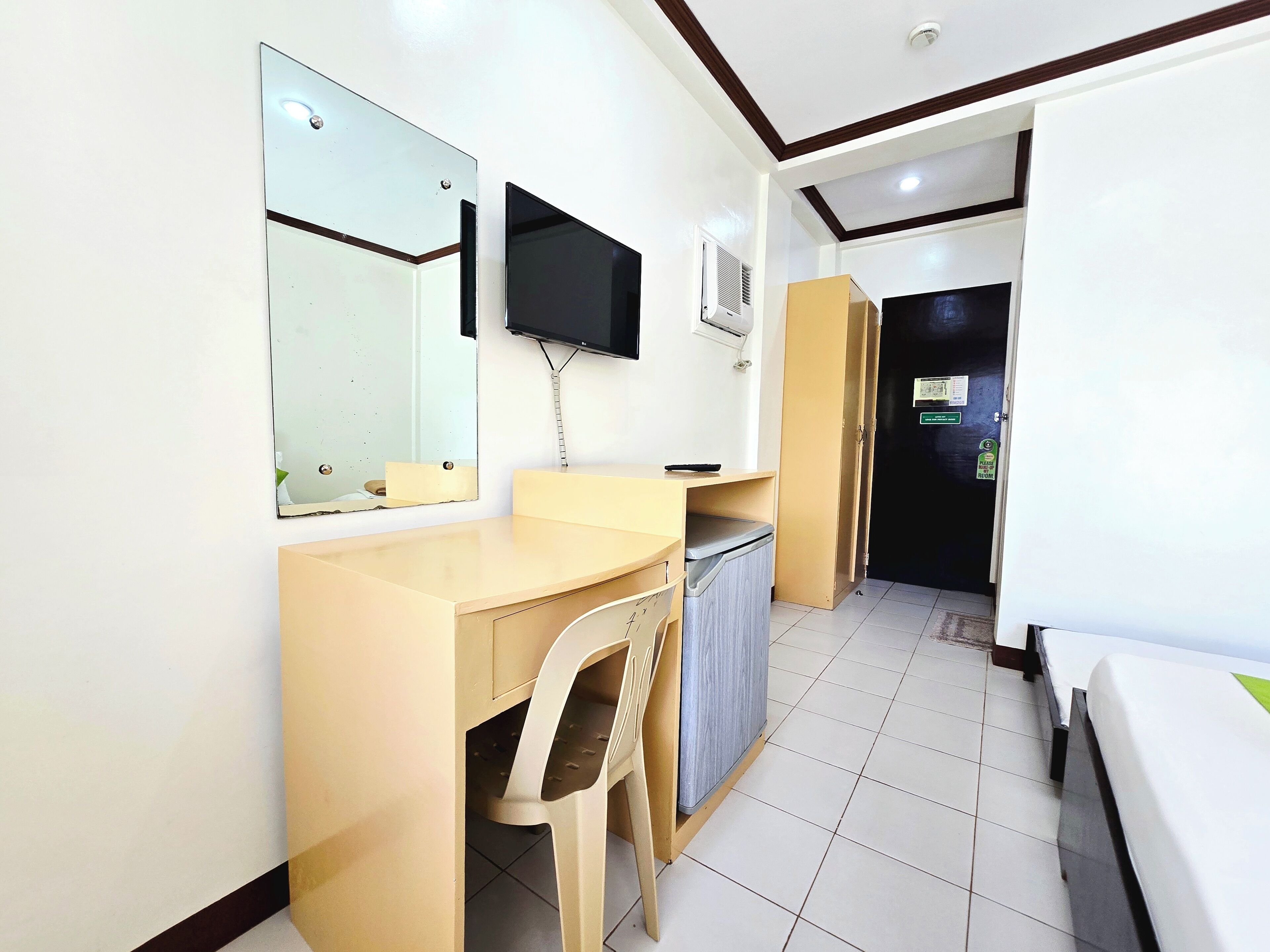 Desk, free WiFi, bed sheets