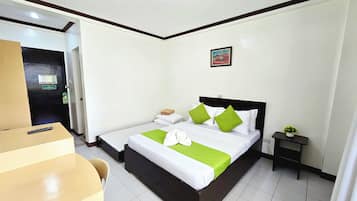 Escritorio, wifi gratis y ropa de cama