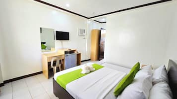 Standard Triple Room | Desk, free WiFi, bed sheets