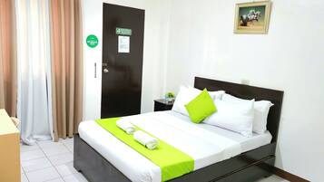 Desk, free WiFi, bed sheets