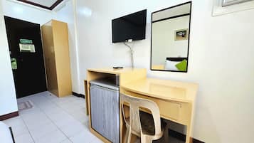 Standard Double Room | Desk, free WiFi, bed sheets