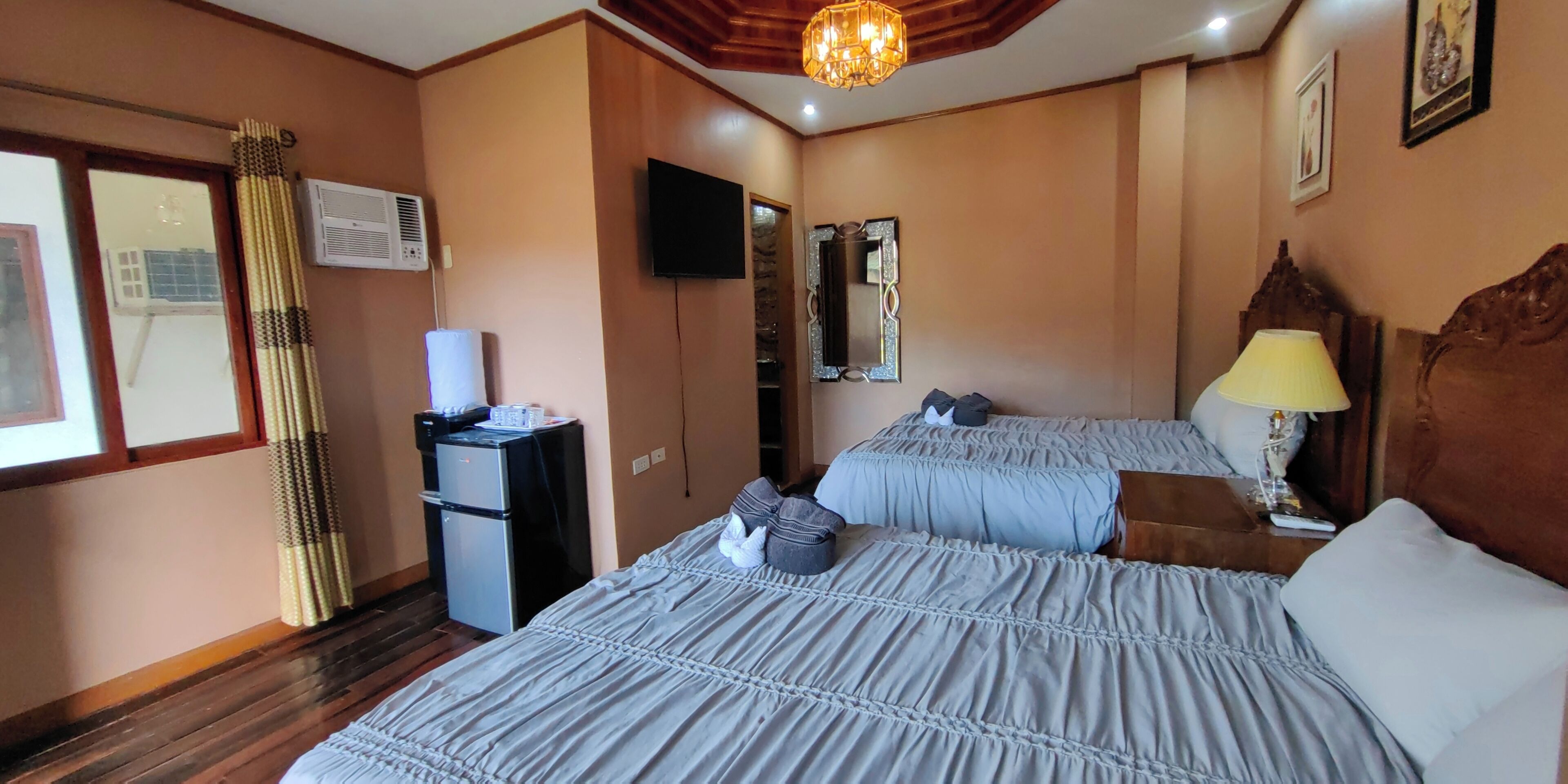 Family Room | Desk, free WiFi, bed sheets