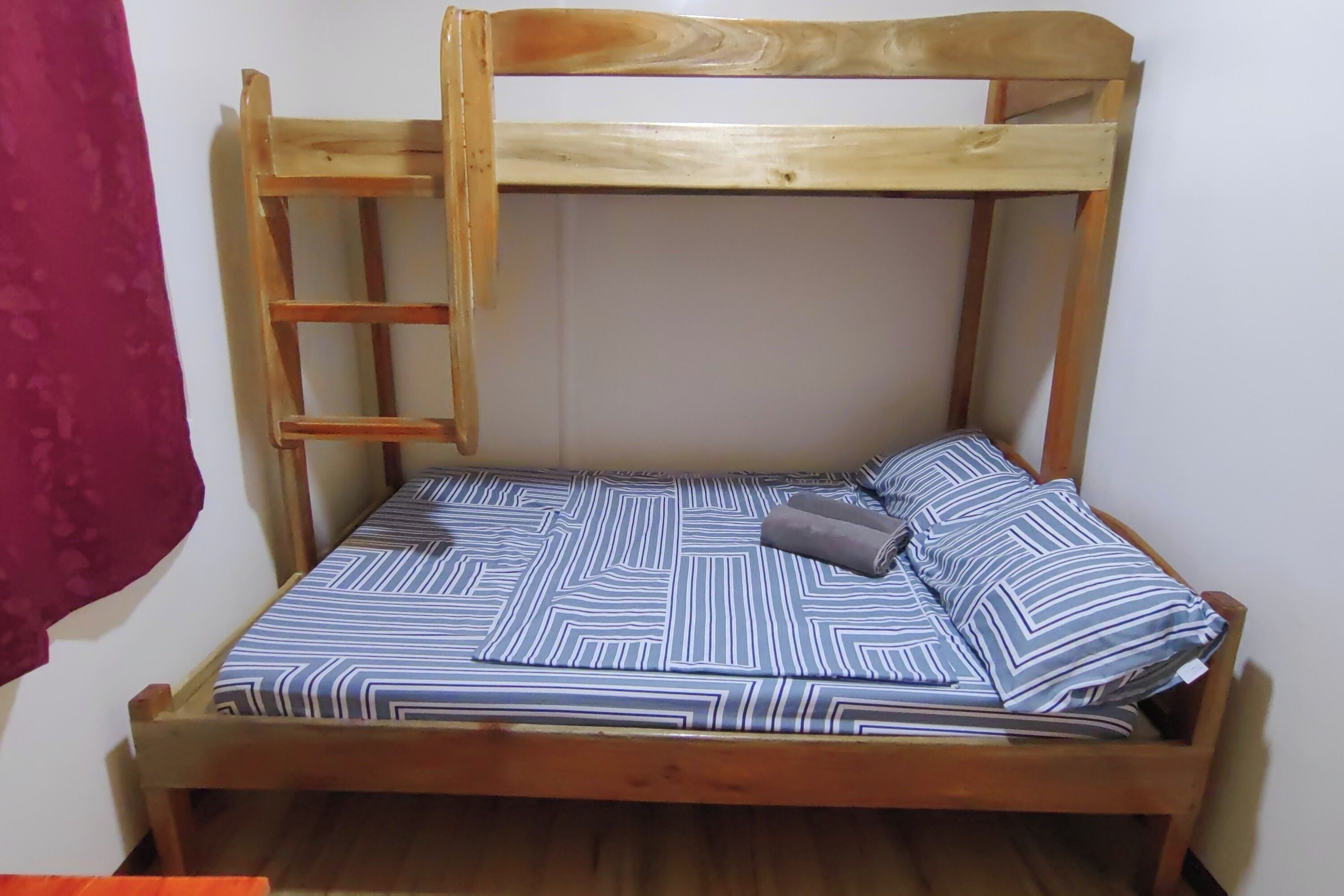 Habitación doble, baño privado | Wifi gratis y ropa de cama 