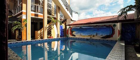 Kolam renang outdoor
