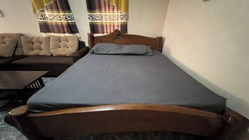 华丽客房 | 办公桌、免费 WiFi、床单