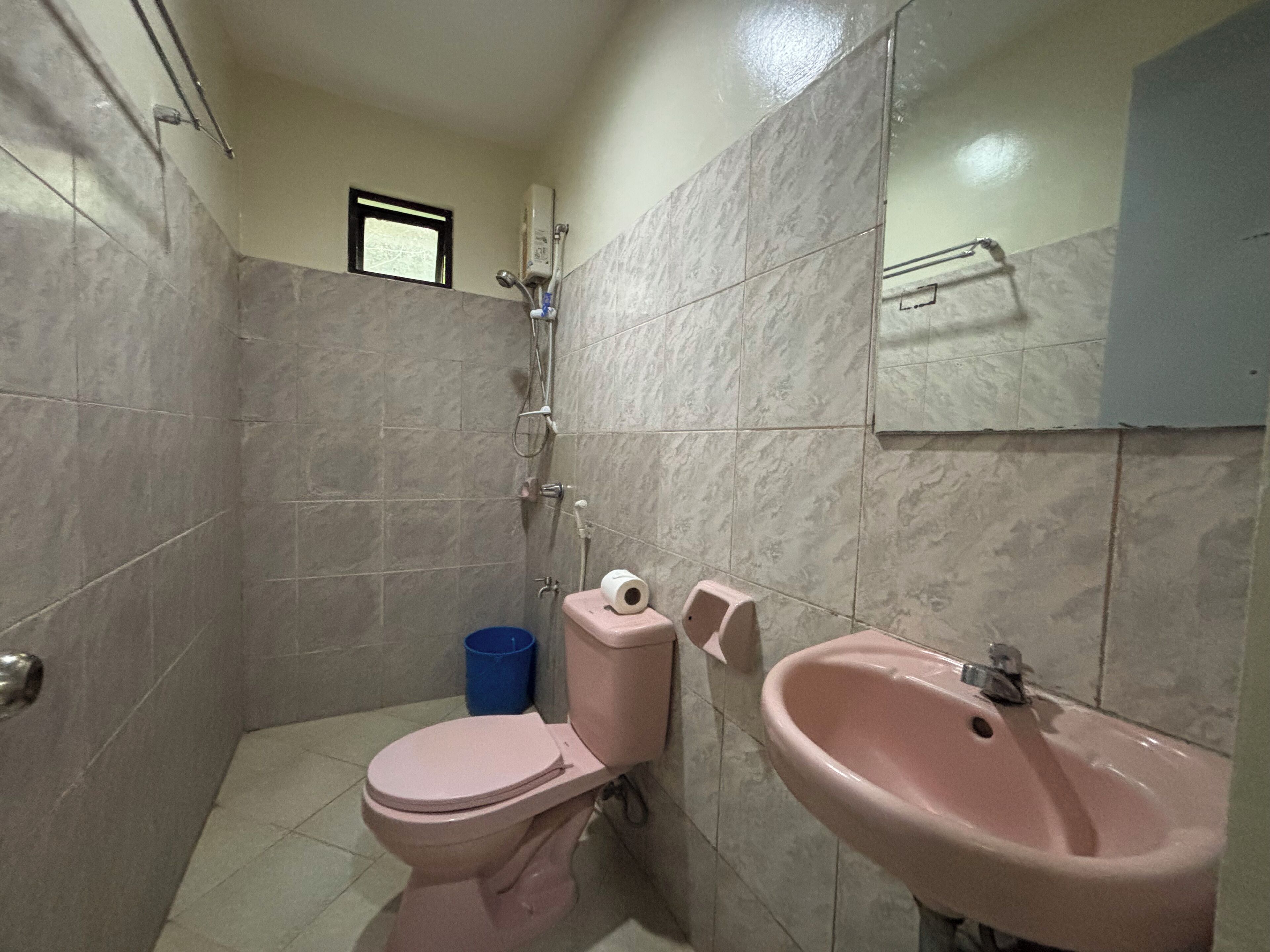 A bathroom with a toilet, bidet, and sink.