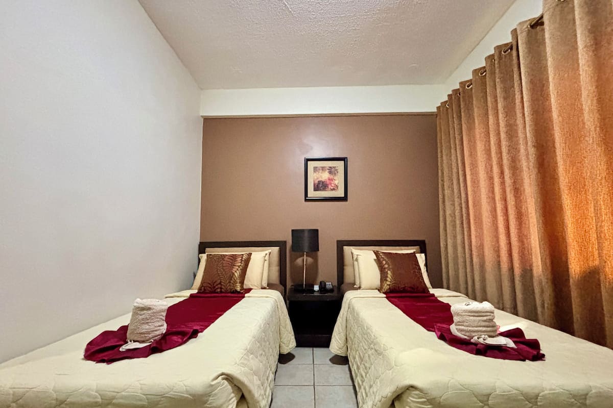 標準雙床房 | 書桌、免費無線上網、床單