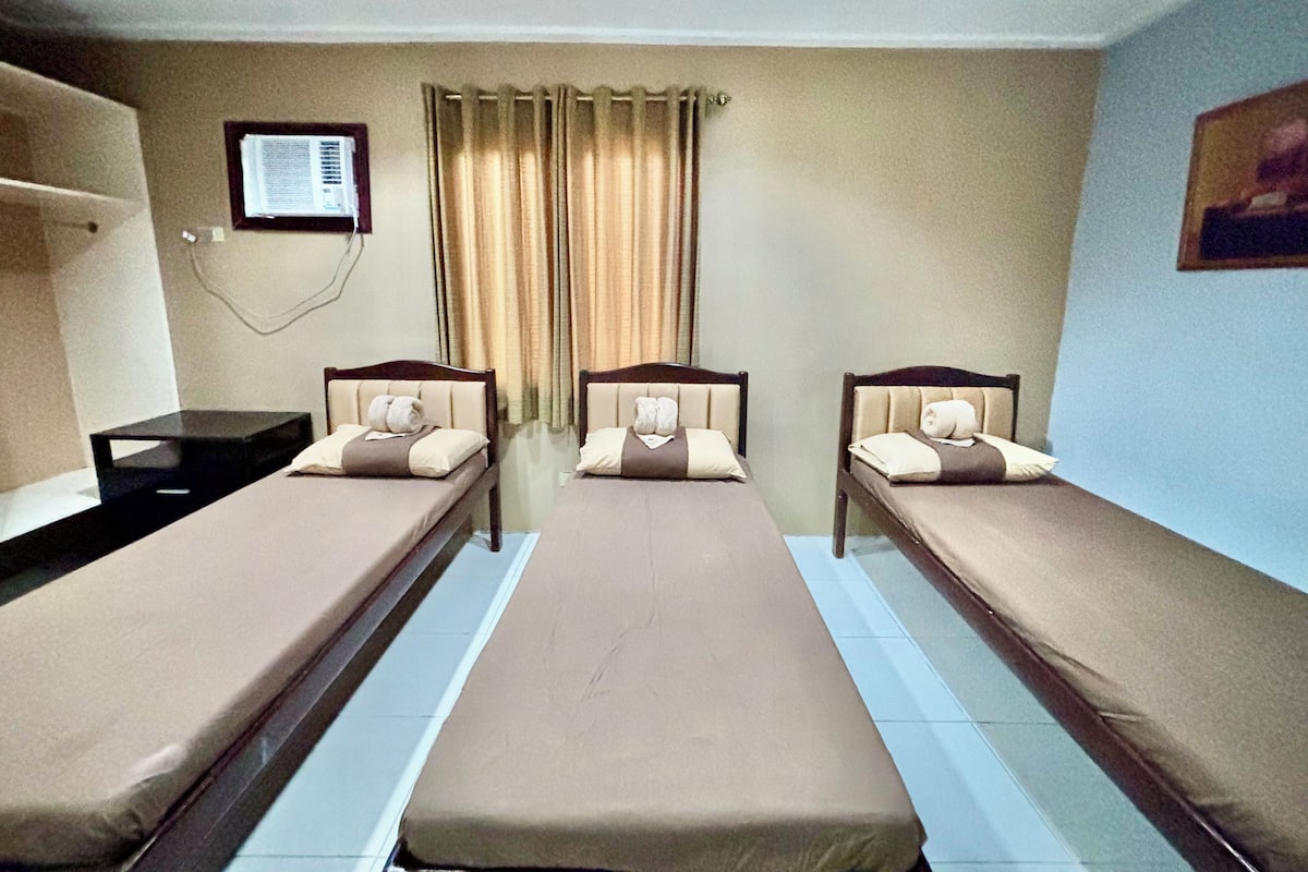 Desk, WiFi (free), bed sheets