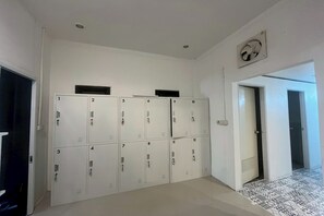 Free WiFi, bed sheets - Lazy Lizard Hostel (Koh Samui)