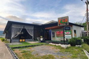 Exterior - Lazy Lizard Hostel (Koh Samui)