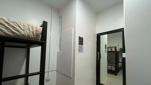 واي فاي مجانًا وملاءات أسرّة