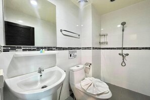 غرفة سوبيريور | حمام | تجهيزات دش، دُش غزير، مستلزمات مجانية للعناية الشخصية، مجففات شعر