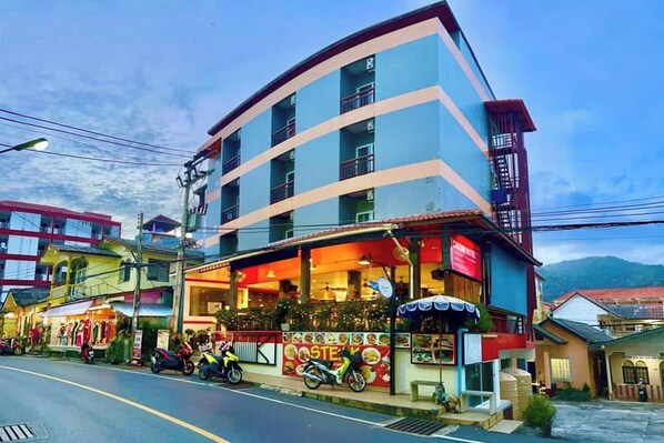 المنشأة من الخارج