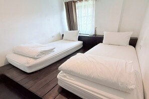 Free WiFi, bed sheets - Stay Here Hostel (Chiang Mai)