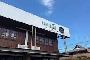 Exterior - Stay Here Hostel (Chiang Mai)