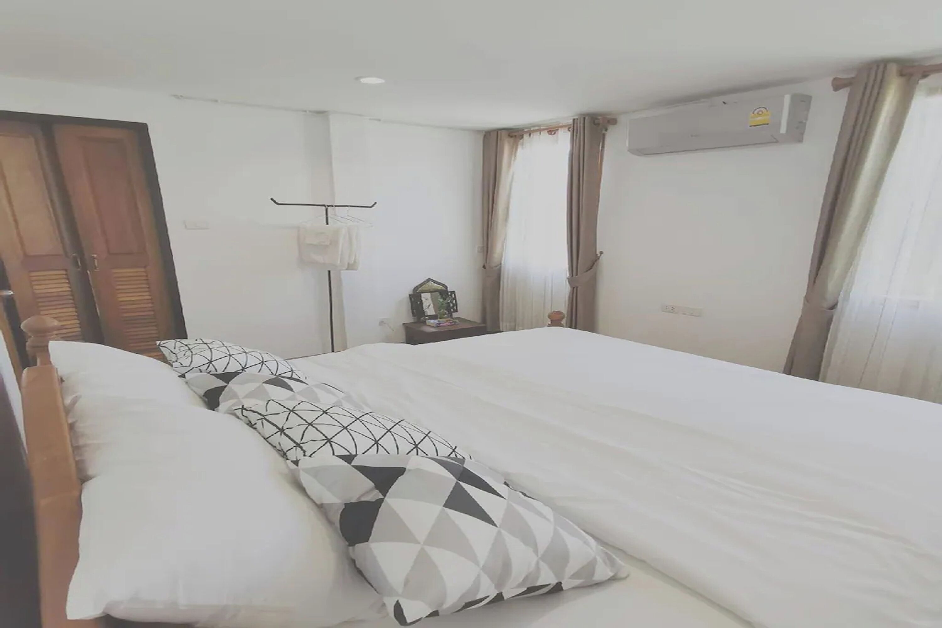 Standard Double Room | Free WiFi, bed sheets