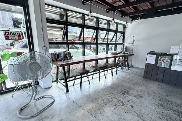 Lobby - Stay Here Hostel (Chiang Mai)