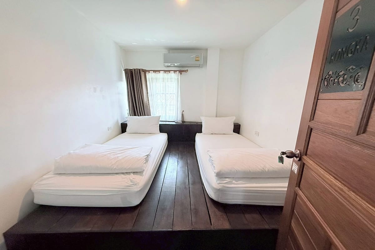 Standard Room, Shared Bathroom | Free WiFi, bed sheets