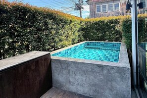 Outdoor pool - Stay Here Hostel (Chiang Mai)