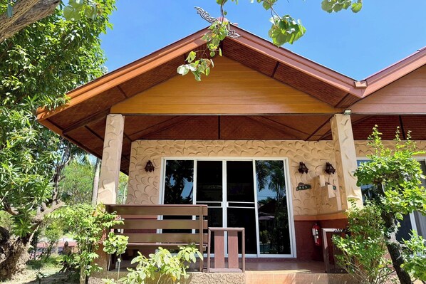 Front of property - The Green Oasis Resort Chiang Mai (San Kamphaeng)