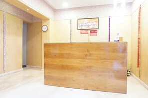 Lobby - Executive Hotel Pearl Inn (Pune)