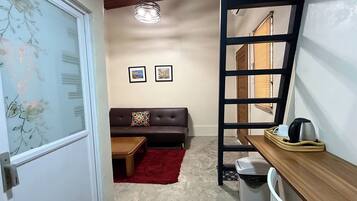 Suite | Free WiFi, bed sheets