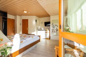 1 bedroom, WiFi, bed sheets - Apartment 'Ferienwohnung Alfreds Bastelstube' with Shared Terrace, Shared Garden and Wi-Fi (Oberharmersbach)