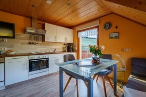 Interior - Apartment 'Sonnenschein' with Shared Terrace, Garden and Wi-Fi (Oberharmersbach)