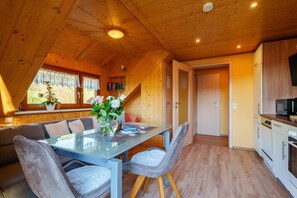Dining - Apartment 'Sonnenschein' with Shared Terrace, Garden and Wi-Fi (Oberharmersbach)