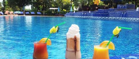 Piscine extérieure (ouverte en saison)