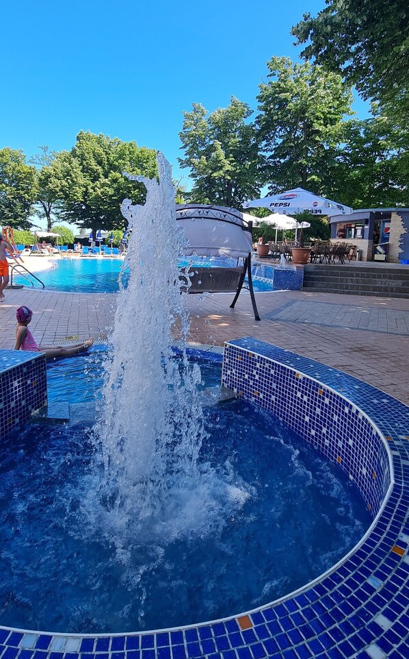 Seasonal outdoor pool