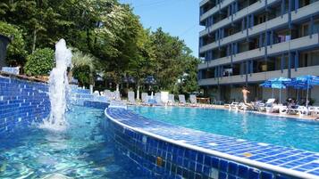 Außenpool (je nach Saison geöffnet)