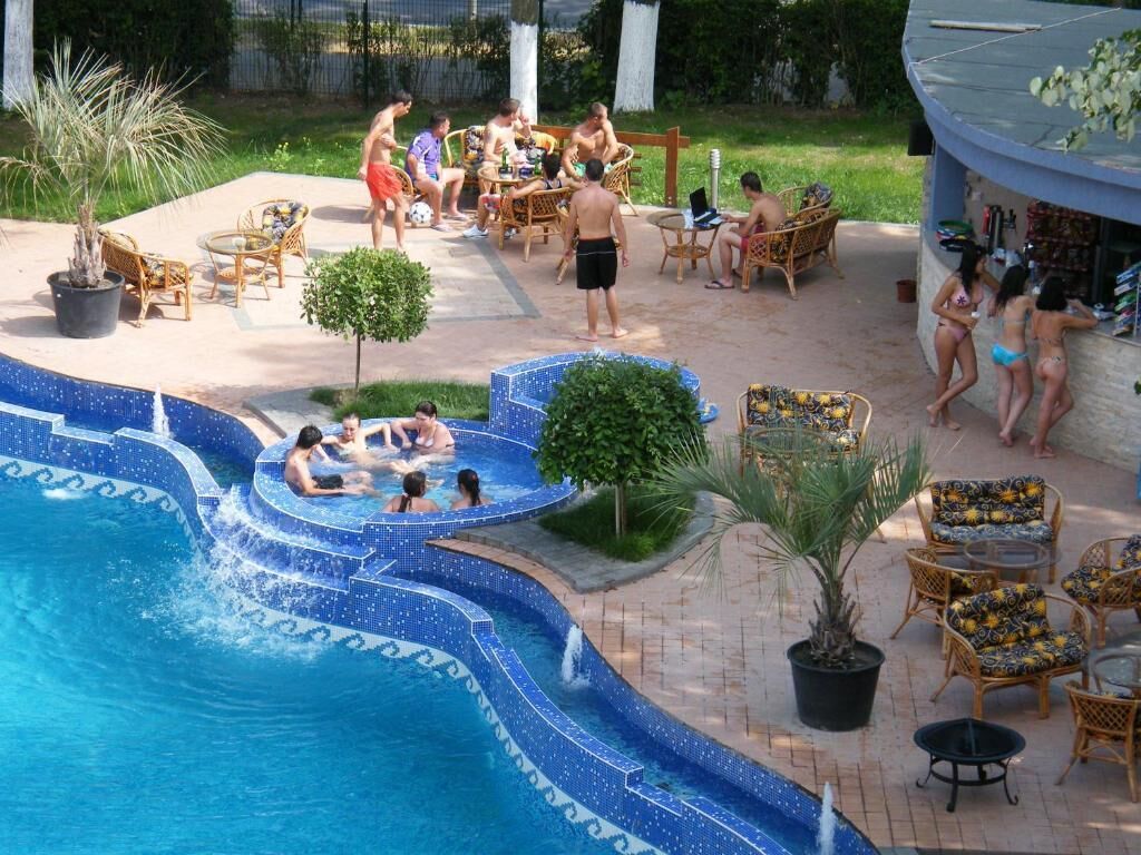 Seasonal outdoor pool