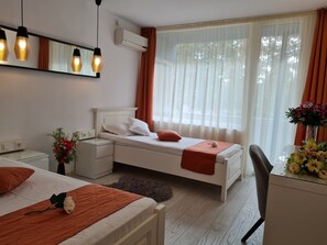 In-room safe, free WiFi