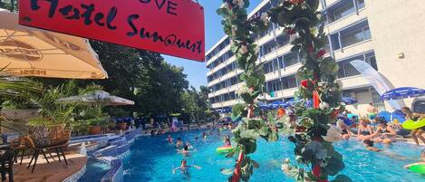 Kolam renang terbuka bermusim