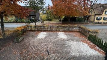 Tempat letak kenderaan sendiri percuma