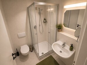 Douche, articles de toilette écologiques, sÚche-cheveux