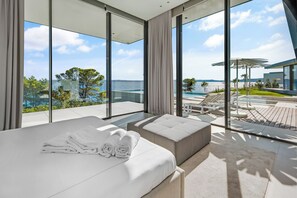 6 bedrooms, iron/ironing board, WiFi, bed sheets - 6-bedroom ultra luxury. Seafront.  Wellness / Fitness / Pool (Ugljan)