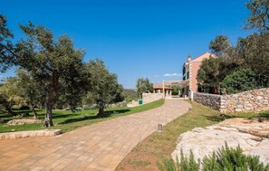 Property grounds - Vacation villa with panoramic views in peaceful natural surroundings, close to the beach and sea (Suđurađ)