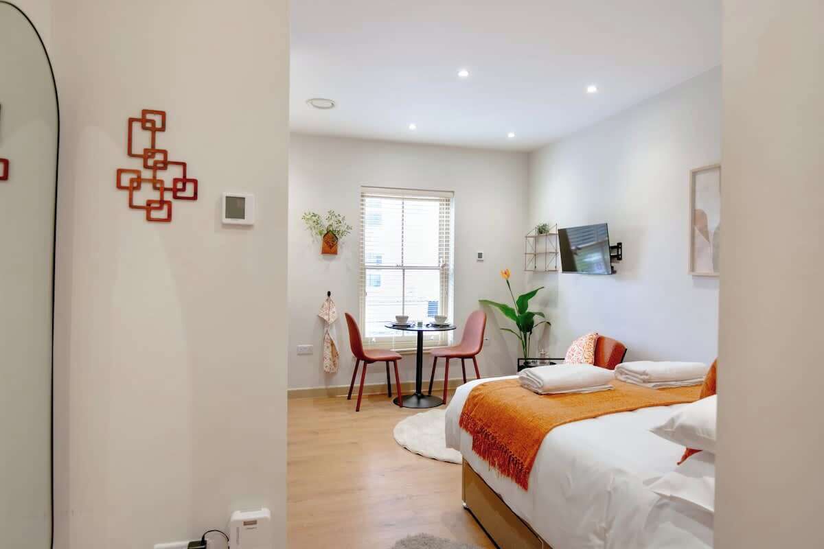 1 chambre, fer et planche à repasser, Wi-Fi, draps fournis