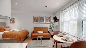 1 slaapkamer, een strijkplank/strijkijzer, wifi, beddengoed