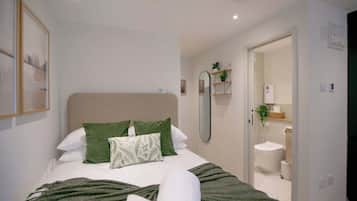 1 slaapkamer, een strijkplank/strijkijzer, wifi, beddengoed