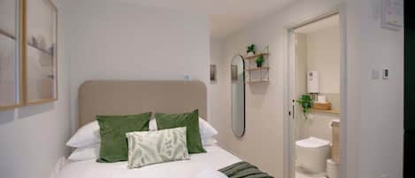 1 habitación, tabla de planchar con plancha, wifi y ropa de cama